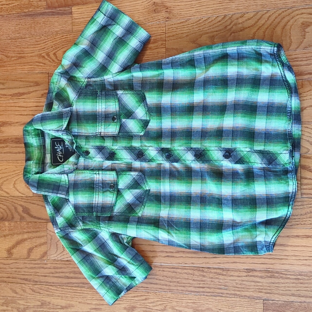 🛍️❤️ 4/$20 Black and green button down shirt.